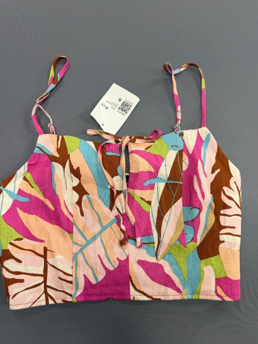 NWT Forever 21 Women's S Hawaiian Print Crop Top Tropical Floral Sleeveless